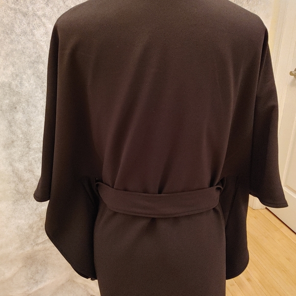 Beautiful Cape Coat. - Picture 4 of 6